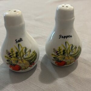 White Ceramic Salt and Pepper Shakers with Vegetable Design